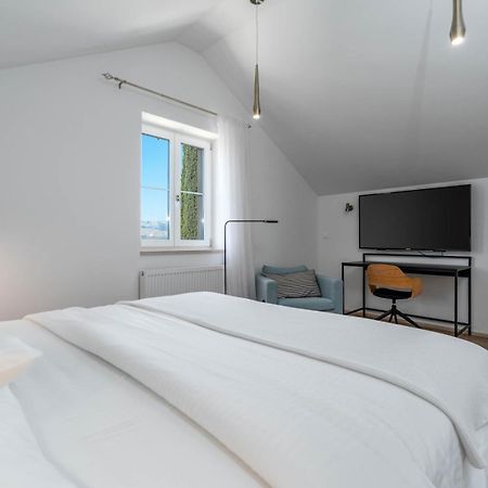 New Villa Ani! Traditional And Luxurious 4-Bedroom Villa With Heated Pool And Sea Views Postira Exteriör bild