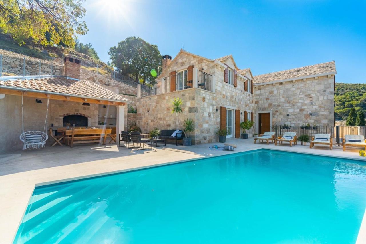 New Villa Ani! Traditional And Luxurious 4-Bedroom Villa With Heated Pool And Sea Views Postira Exteriör bild