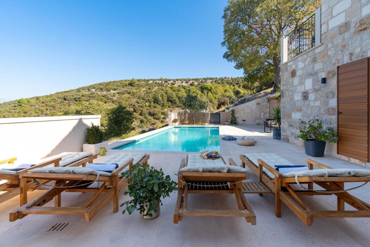 New Villa Ani! Traditional And Luxurious 4-Bedroom Villa With Heated Pool And Sea Views Postira Exteriör bild