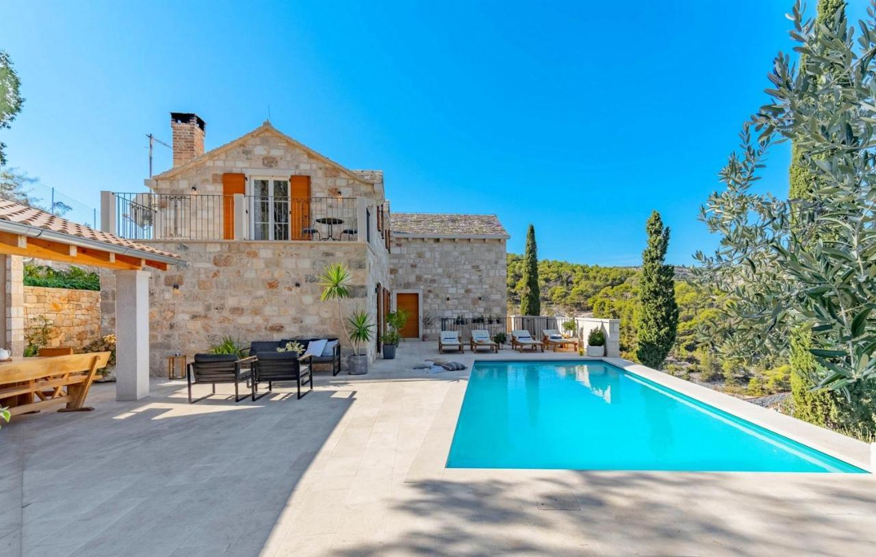 New Villa Ani! Traditional And Luxurious 4-Bedroom Villa With Heated Pool And Sea Views Postira Exteriör bild