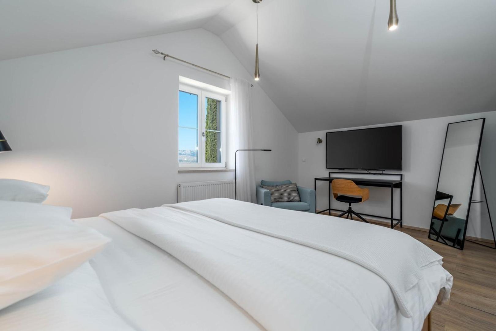 New Villa Ani! Traditional And Luxurious 4-Bedroom Villa With Heated Pool And Sea Views Postira Exteriör bild