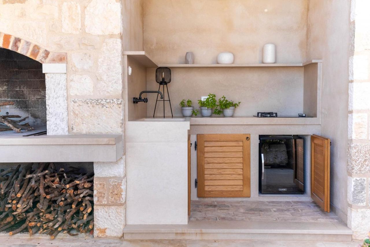 New Villa Ani! Traditional And Luxurious 4-Bedroom Villa With Heated Pool And Sea Views Postira Exteriör bild