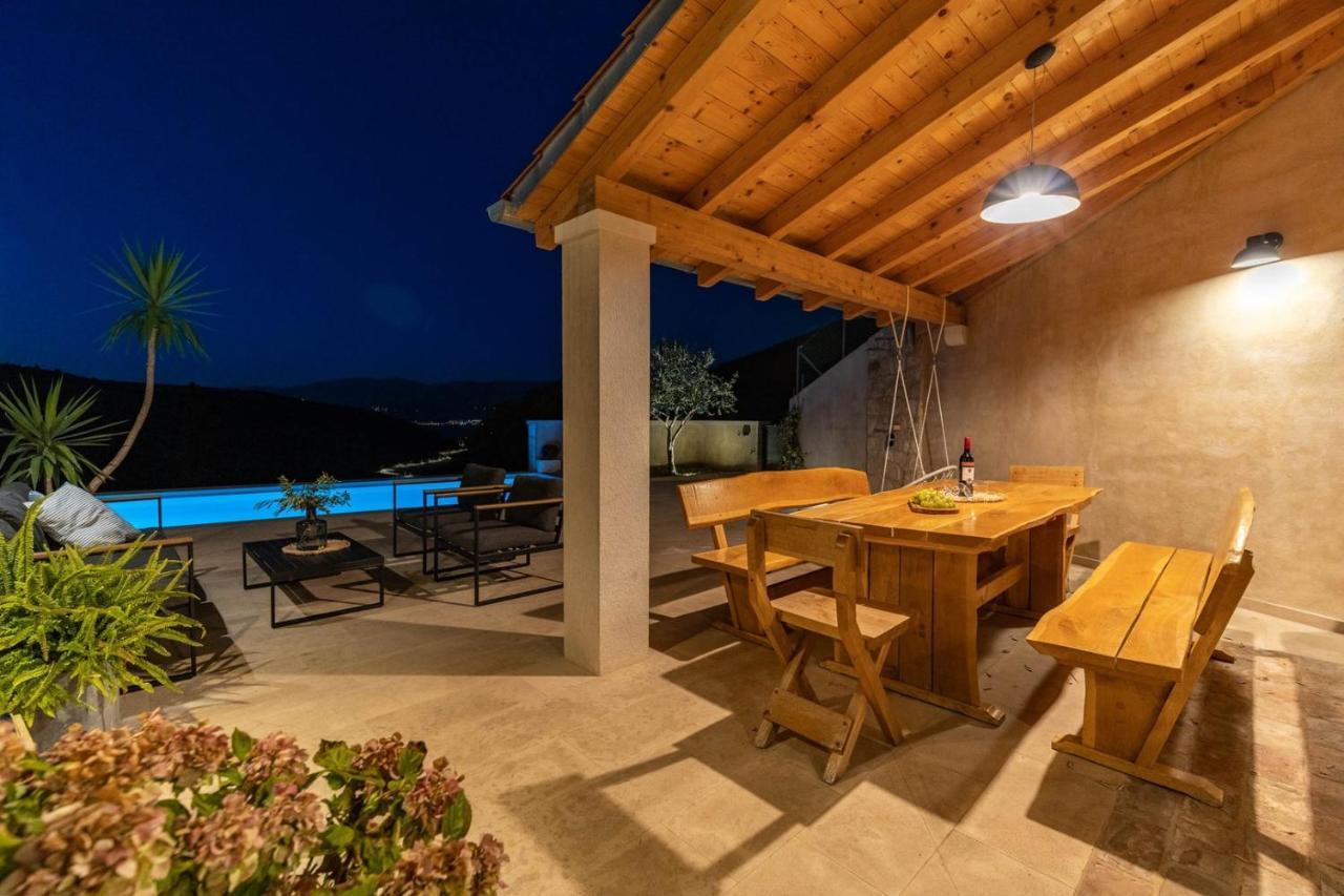 New Villa Ani! Traditional And Luxurious 4-Bedroom Villa With Heated Pool And Sea Views Postira Exteriör bild