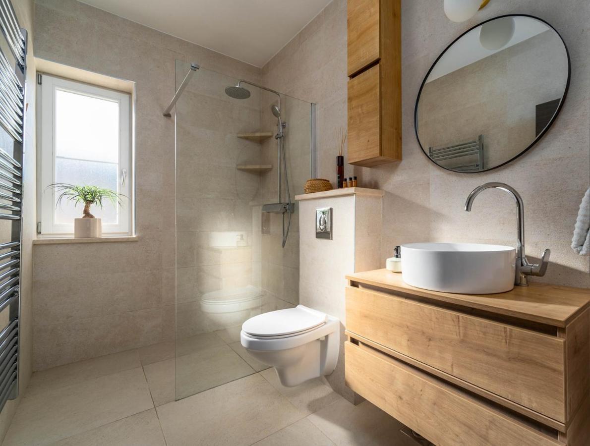 New Villa Ani! Traditional And Luxurious 4-Bedroom Villa With Heated Pool And Sea Views Postira Exteriör bild