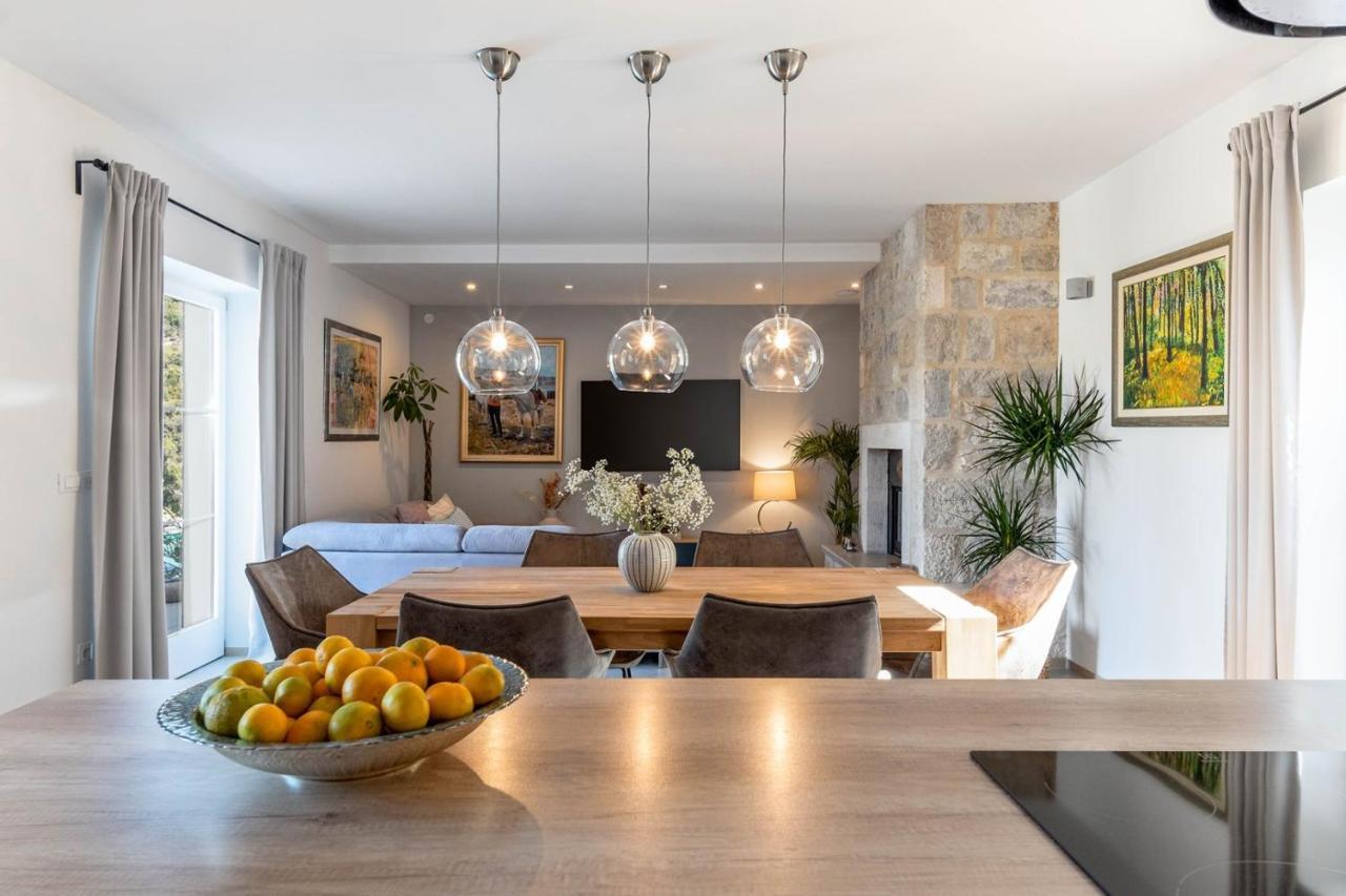 New Villa Ani! Traditional And Luxurious 4-Bedroom Villa With Heated Pool And Sea Views Postira Exteriör bild